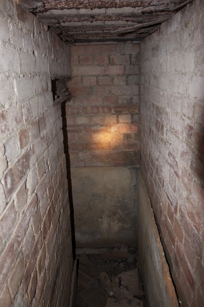 The end of the first corridor. Here we can see the passage going off to the left. It's roof is even lower!
